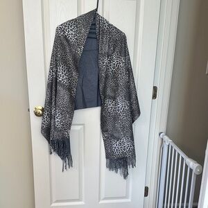 Reversible fringe wrap